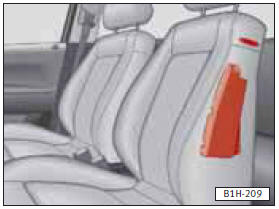 Los Air Bags laterales1) se encuentran en el acolchado del respaldo de los asientos