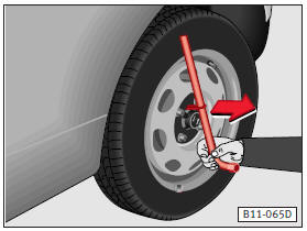 Quitar el embellecedor central1) con la llave de rueda y el gancho de alambre*.