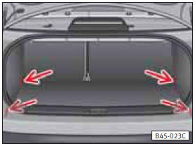 En el maletero van dispuestas cuatro anillas (véanse las flechas) para fijar